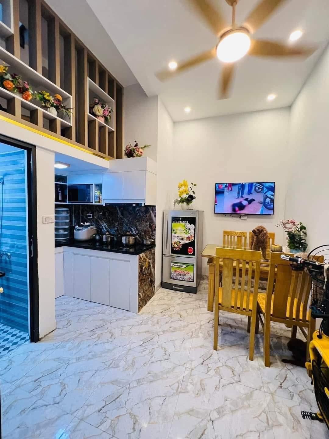 Cho thuê nhà ngõ chợ Khâm Thiên, 4 tầng x 20m2, 3 ngủ, 10 Triệu cho đóng 1 cọc 1 - Ảnh 1